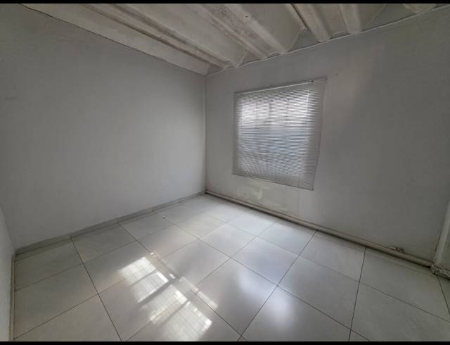 1,450M² BUILDING FOR SALE IN VAALPARK